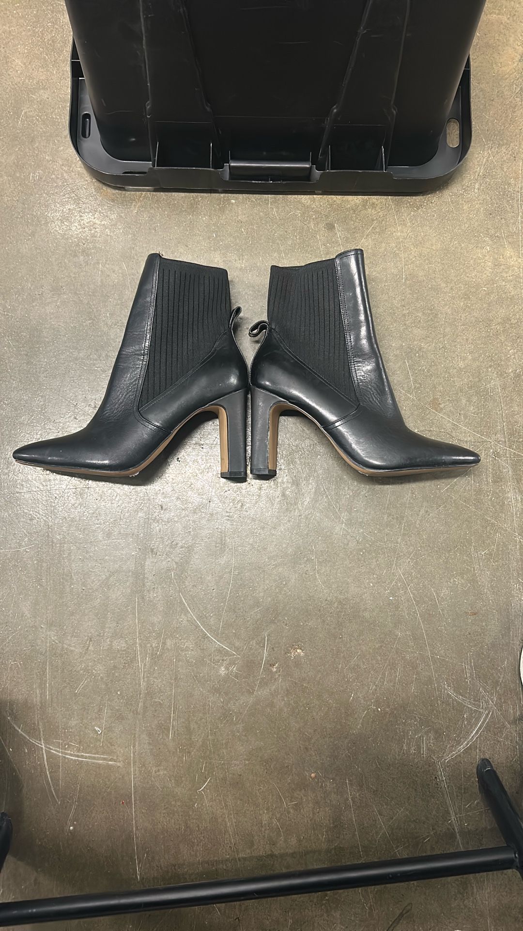 Vince Camuto Sarlaa bootie, EUC, sz. 8.5