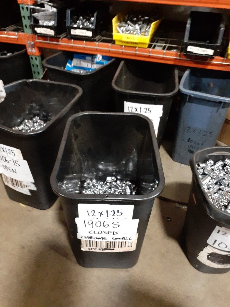 Sets Of Lugnuts And Bolts Comes With Locklugs And Keys