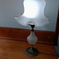 Antique Glass Ruffled Shade Table Lamp