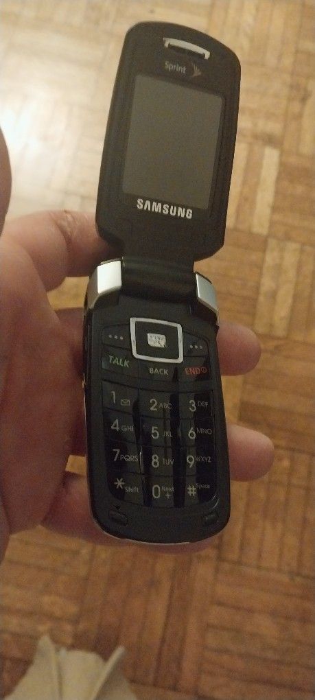 Vintage Samsung Cell Phone Perfect Working Condition..no Charger Included 