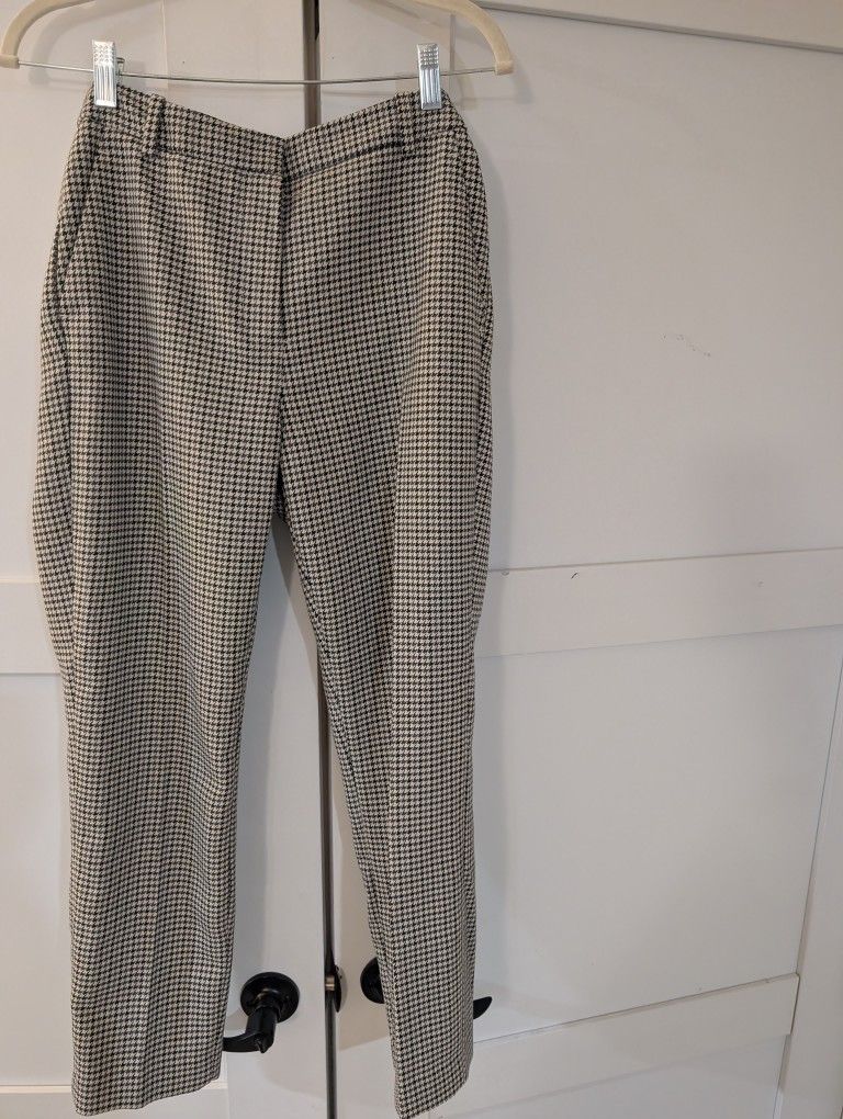 H&M Women's Herringbone Pants Black, White And Gray. Size 6