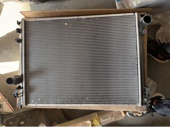 Radiator For 13158 09-10 Dodge Challenger Charger
