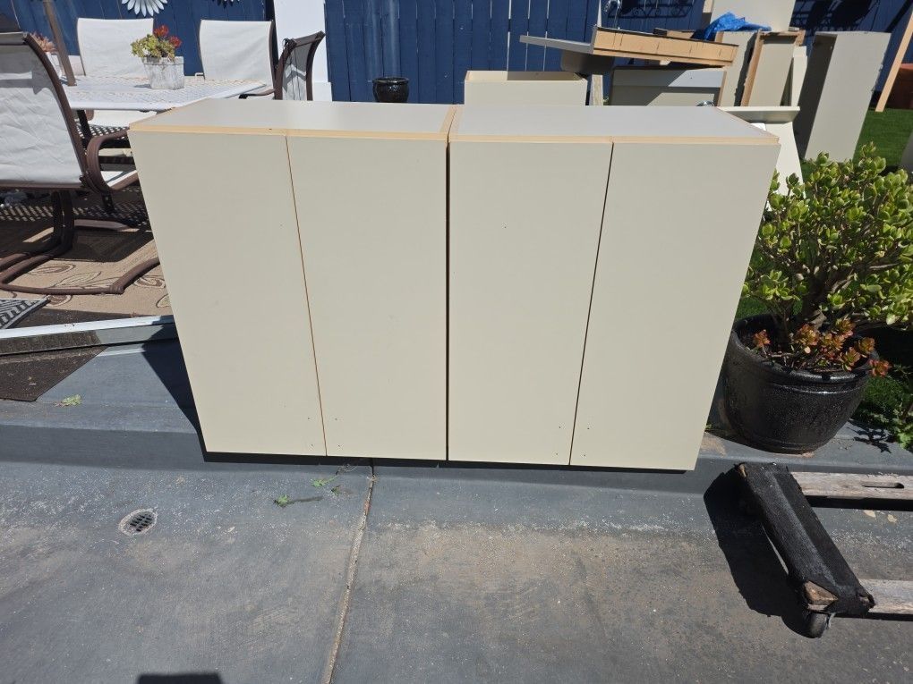 Kitchen upper cabinets