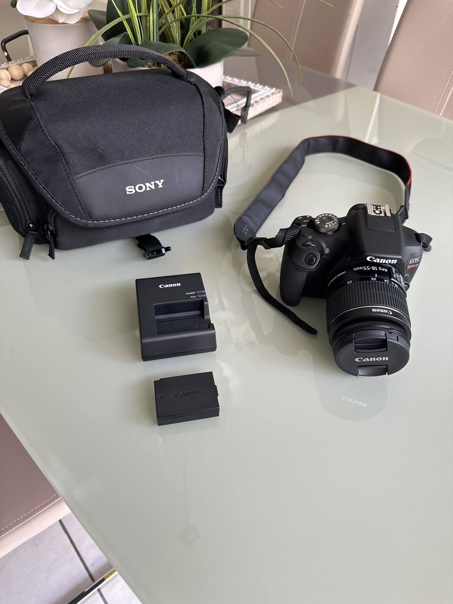 Canon Eos Rebel T7 Camera