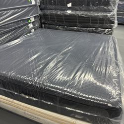 KING SIZE SIMMONS BEAUTYREST BLACK SERIES 2 (PLUSH) HYBRID MATTRESS & BOX SPRINGS BED SET