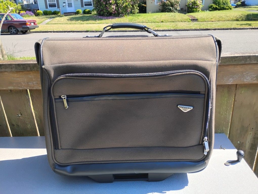 Very Stylish Dockers Briefcase Style Rolling Luggage