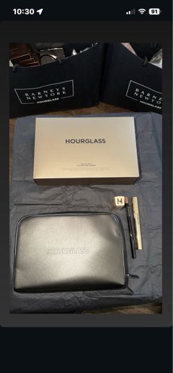The Lip Edit with Makeup bag