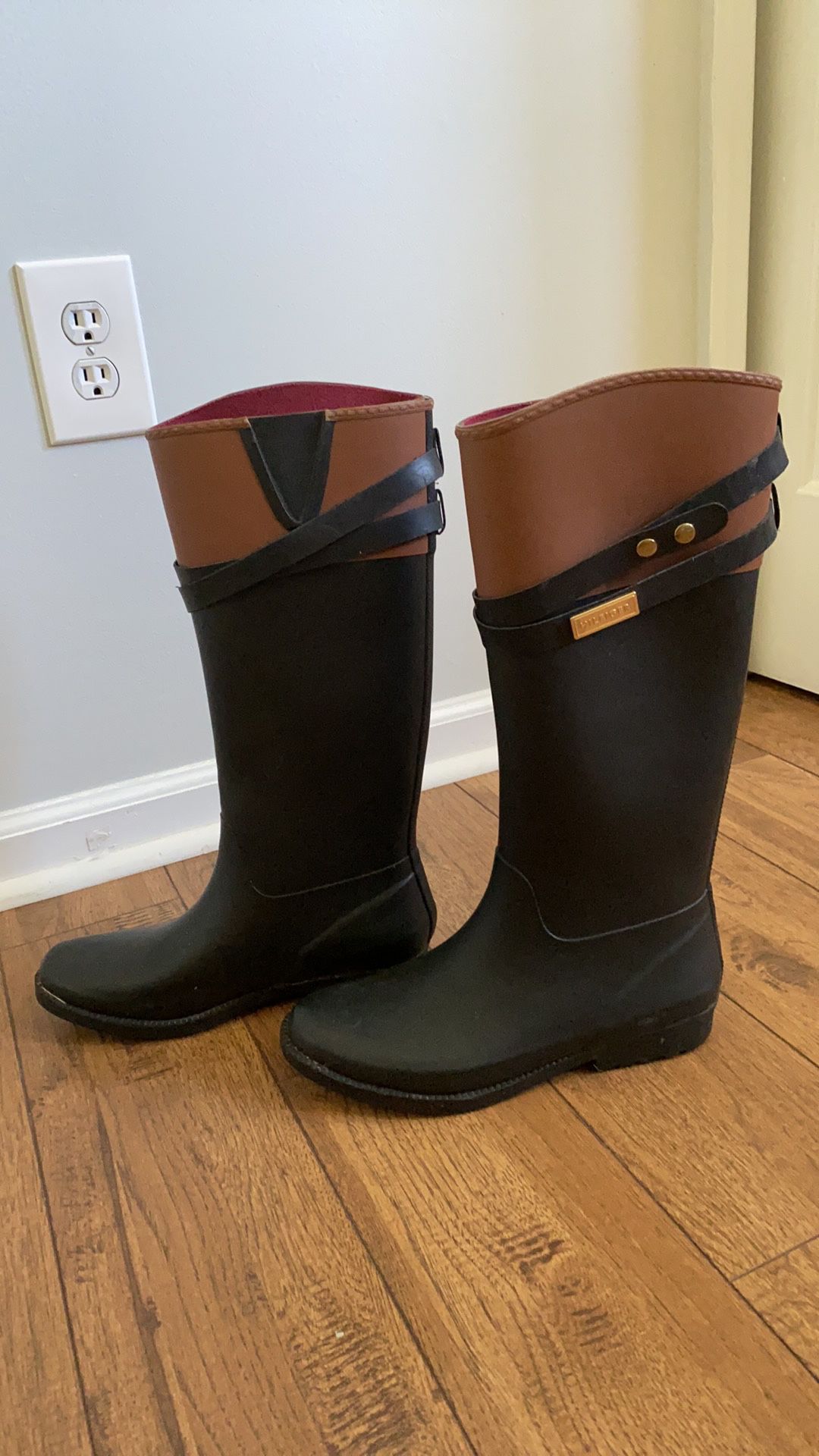 Tommy Hilfiger rain boots size 8