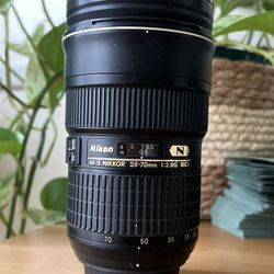 Nikon AF-S NIKKOR 24-70mm f/2.8G ED lens