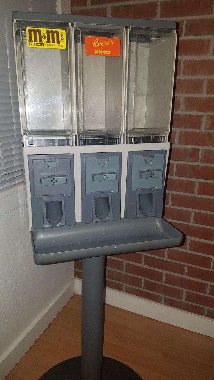 Vendstar 3000 candy vending machine