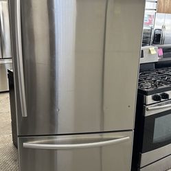 Hisense 31” Wide Stainless Steel Bottom Freezer Refrigerator 