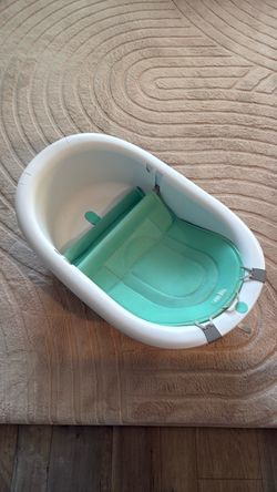 Frida bathtub