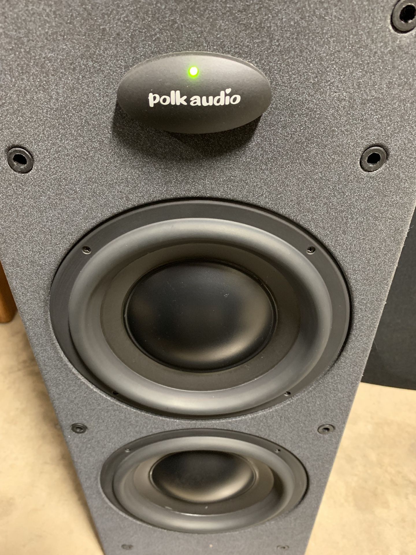 Huge Polk Audio RT2000P Powered Tower Stereo Speakers for Sale in