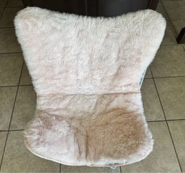 PERFECT FOR DORM/ BEDROOM- Faux Fur Oversized Butterfly Chair(light pink)