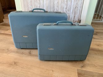 2 Vintage Suitcases 