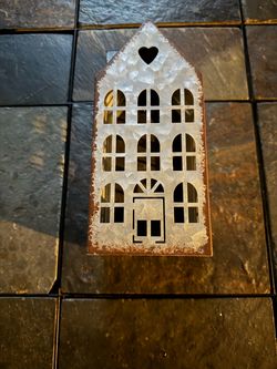 Tea light candle holder