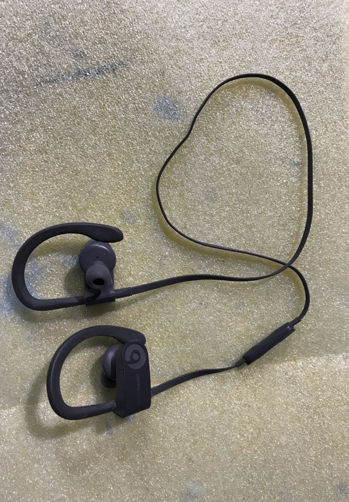 wireless headphones Beats 3