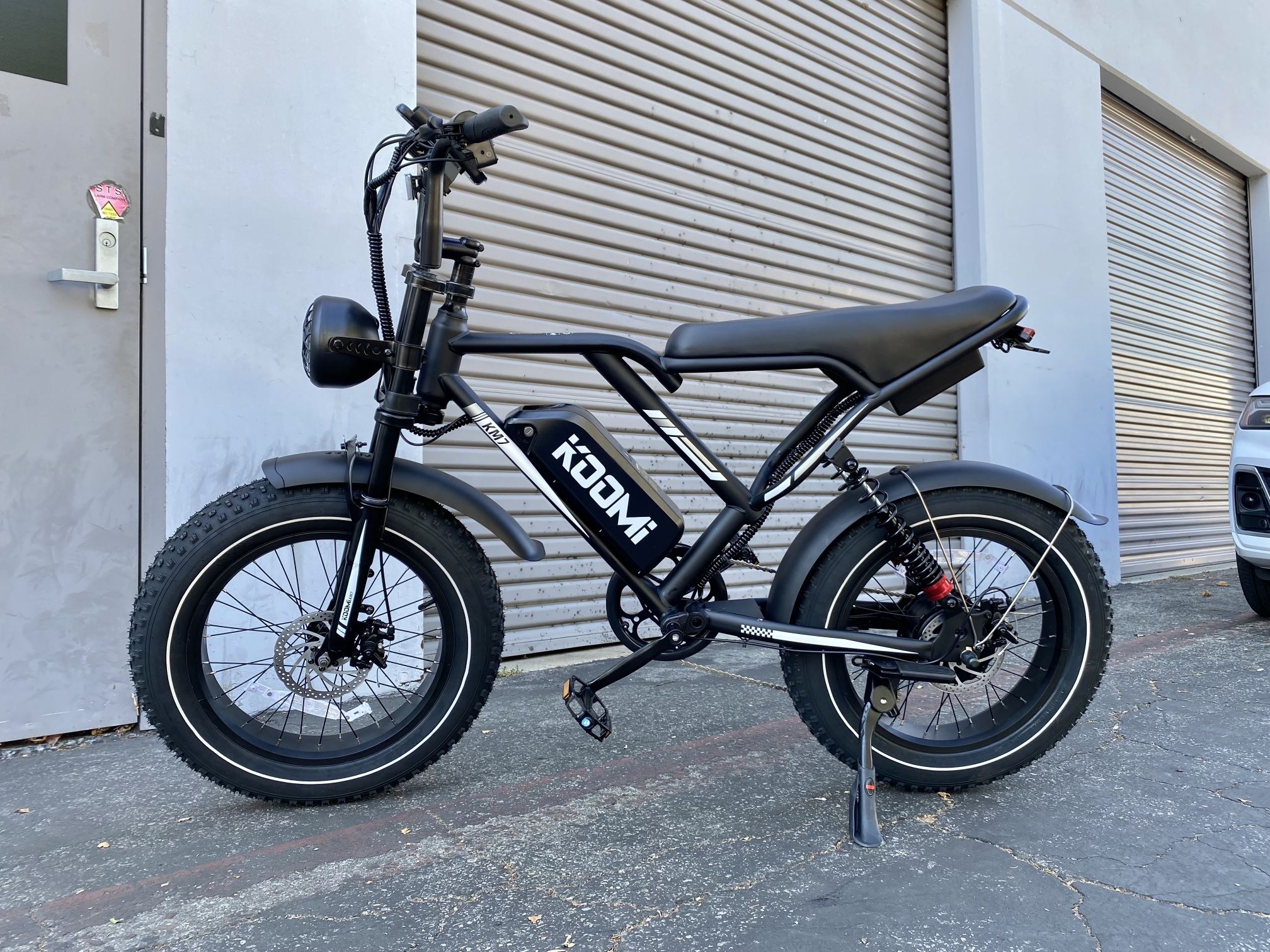 KOOMi KM7 Brand new in box, e-bike 750w 48v 20ah, top speed 28 mph. Full suspension, with phone holder, electric bike