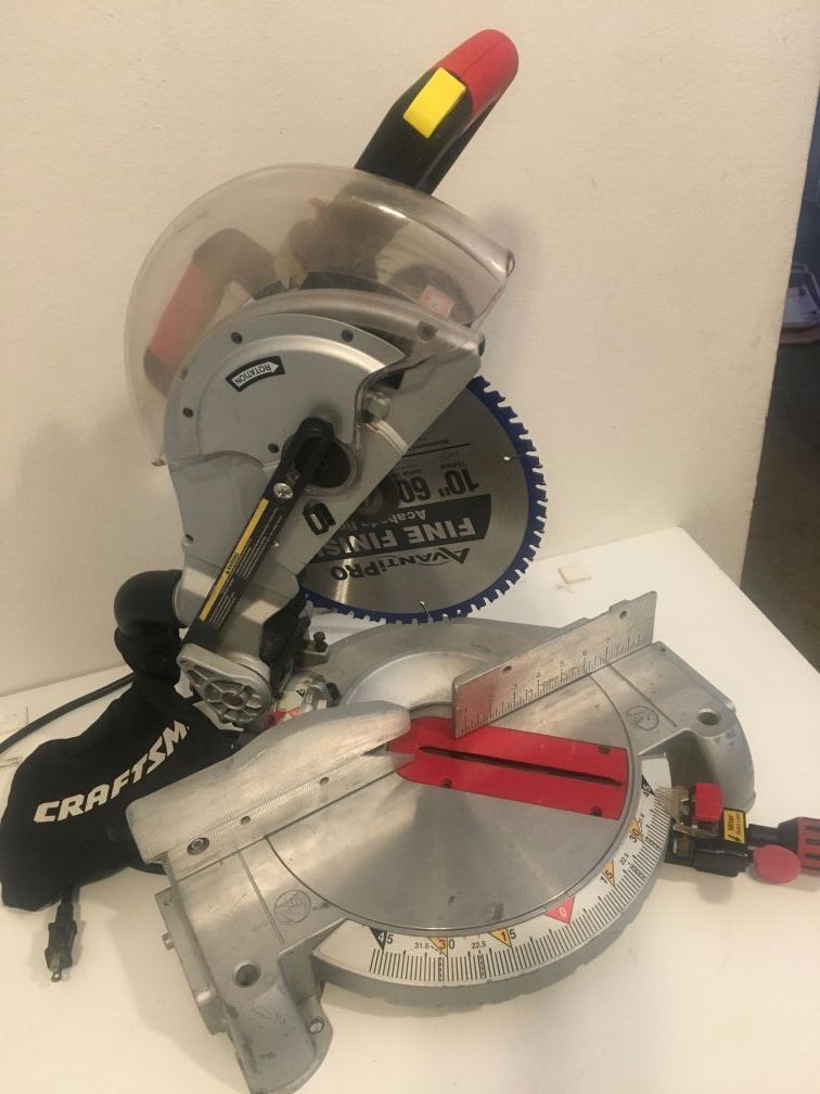 CRAFTSMAN 10" Compound miter saw. 137.242760. brand new Avanti pro fine finish blade included.