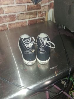 7.5 woman's convers used