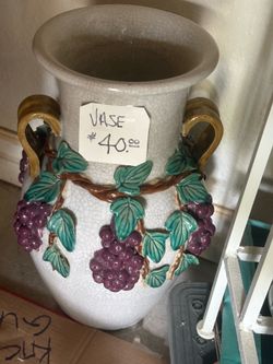 BEAUTIFUL CERAMIC 2FT - HAND PAINTED VASE !! REDUCED “ FIRM” price ! FIRST COME FIRST SERVE “ good condition as in pictures 👍 DEAL !!
