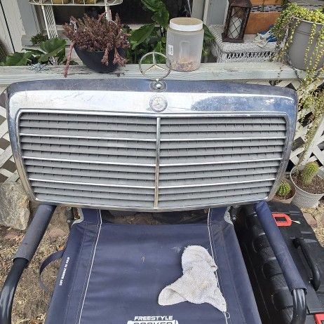 Mercedes W123 1(contact info removed) Front Grill Center Air Intake & hood Ornament