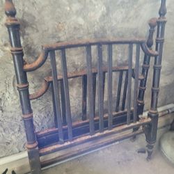 Vintage Twin Bed. Four Poster Bed