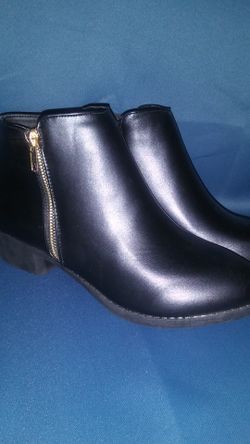 Ladies size 8 Black Boots