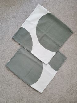 2 Pillow Covers With Zipper (18" x 18")