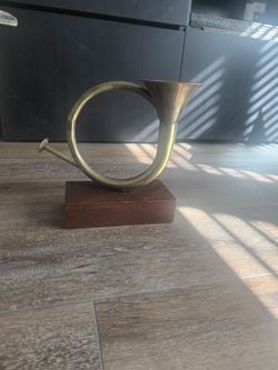 Gold Instrument Decoration (PICK UP ONLY )