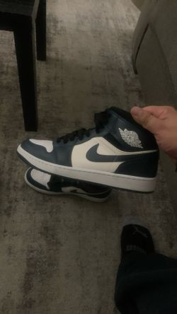 Air Jordan 1 Mid Navy