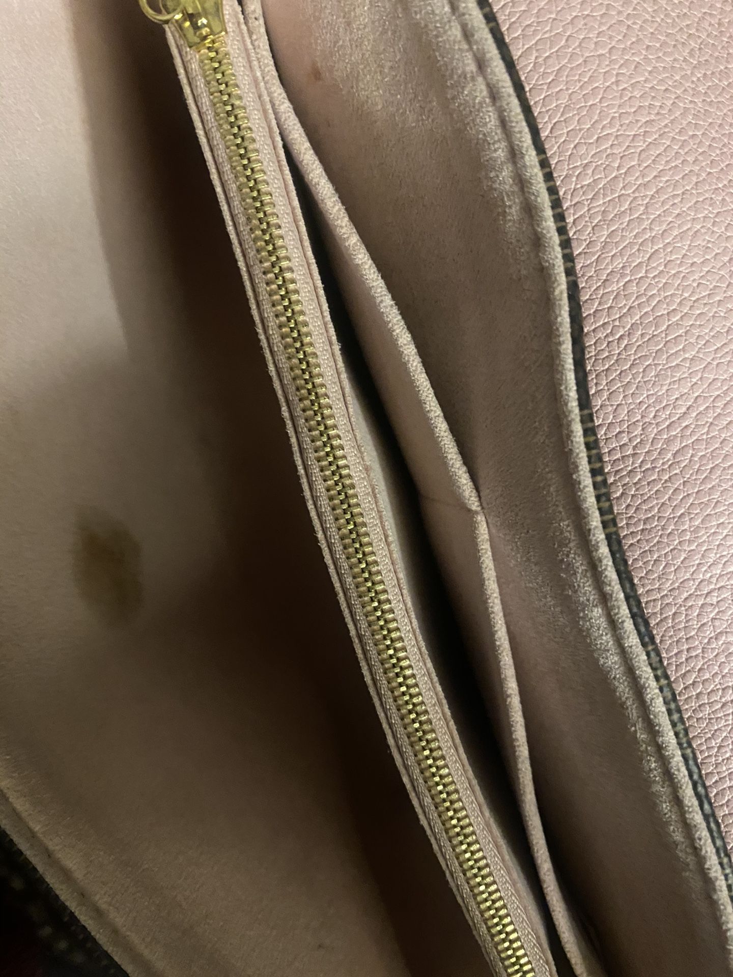 Louis Vuitton Clapton Magnolia