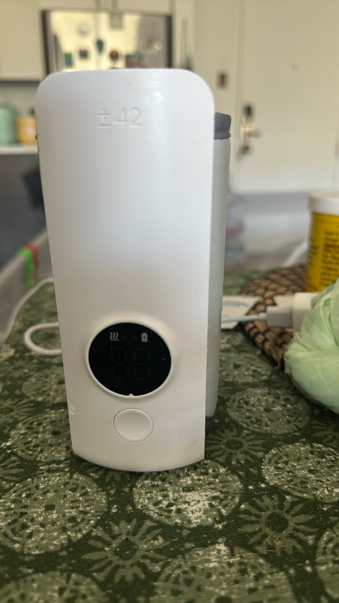 Portable Bottle Warmer for Travel, Fast Heating - Travel Bottle Warmer with Battery-Powered Temperature Display.