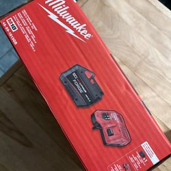 Milwaukee FORGE battery and Rapid Charger M18