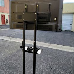 TV whit a stand in good condition