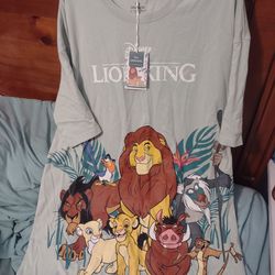 Ladies Disney Lion King shirt, Medium