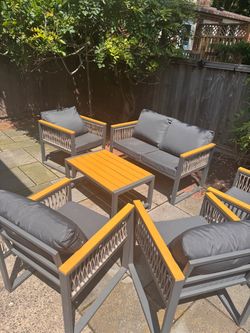 6 piece backyard set.