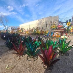 Metal Yard Art, Wind Spinners & POTTERY 🌵 