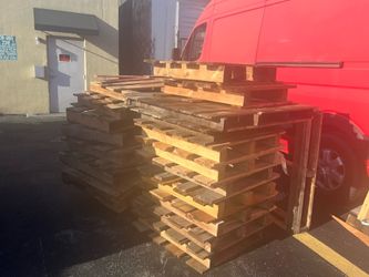 Free pallets /pallets gratis
