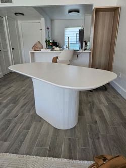 63" Modern White Oval Fluted Pedestal Dining Table