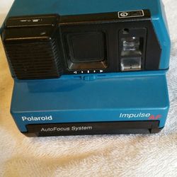 VINTAGE POLAROID CAMERA
