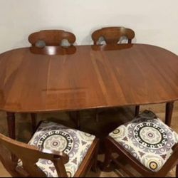 Antique Table With 4 Chairs 