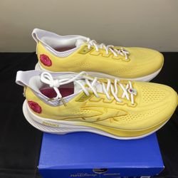 Brooks Disney Collab Belle Size 13 Men’s