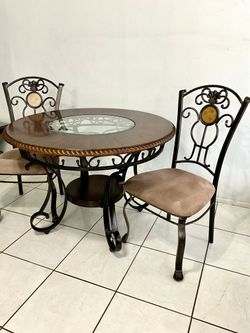 Dinning Table w / 2 Chairs
