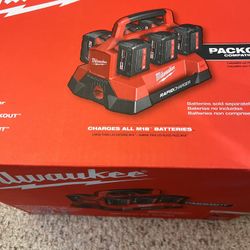 *NIB* Milwaukee M18 PACKOUT 6-Bay Rapid Charger