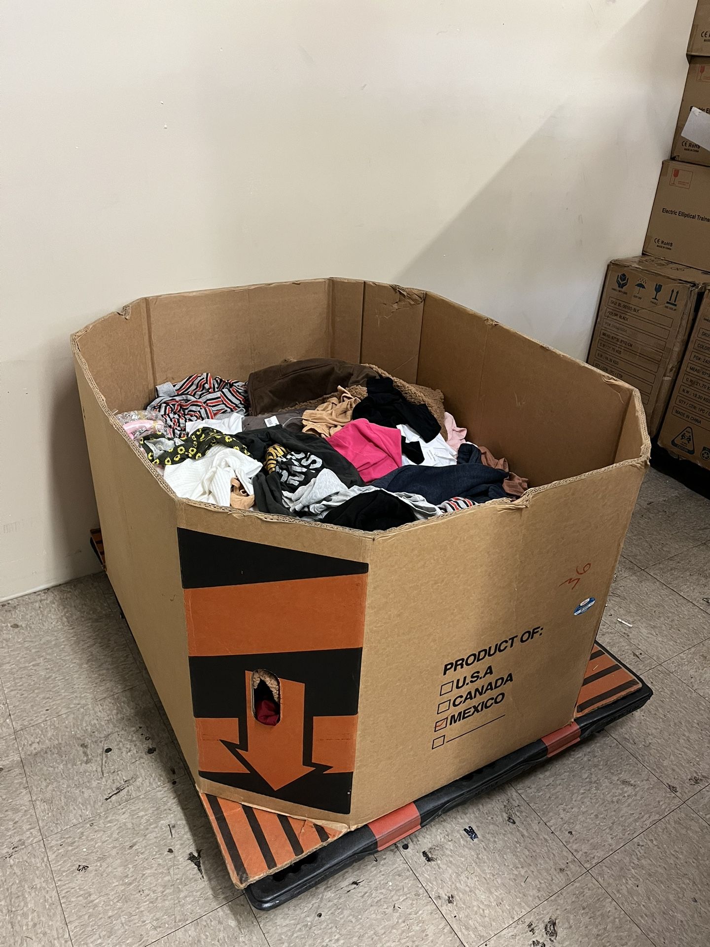1x pallet of clothes from Amazon and Nordstrom overstock