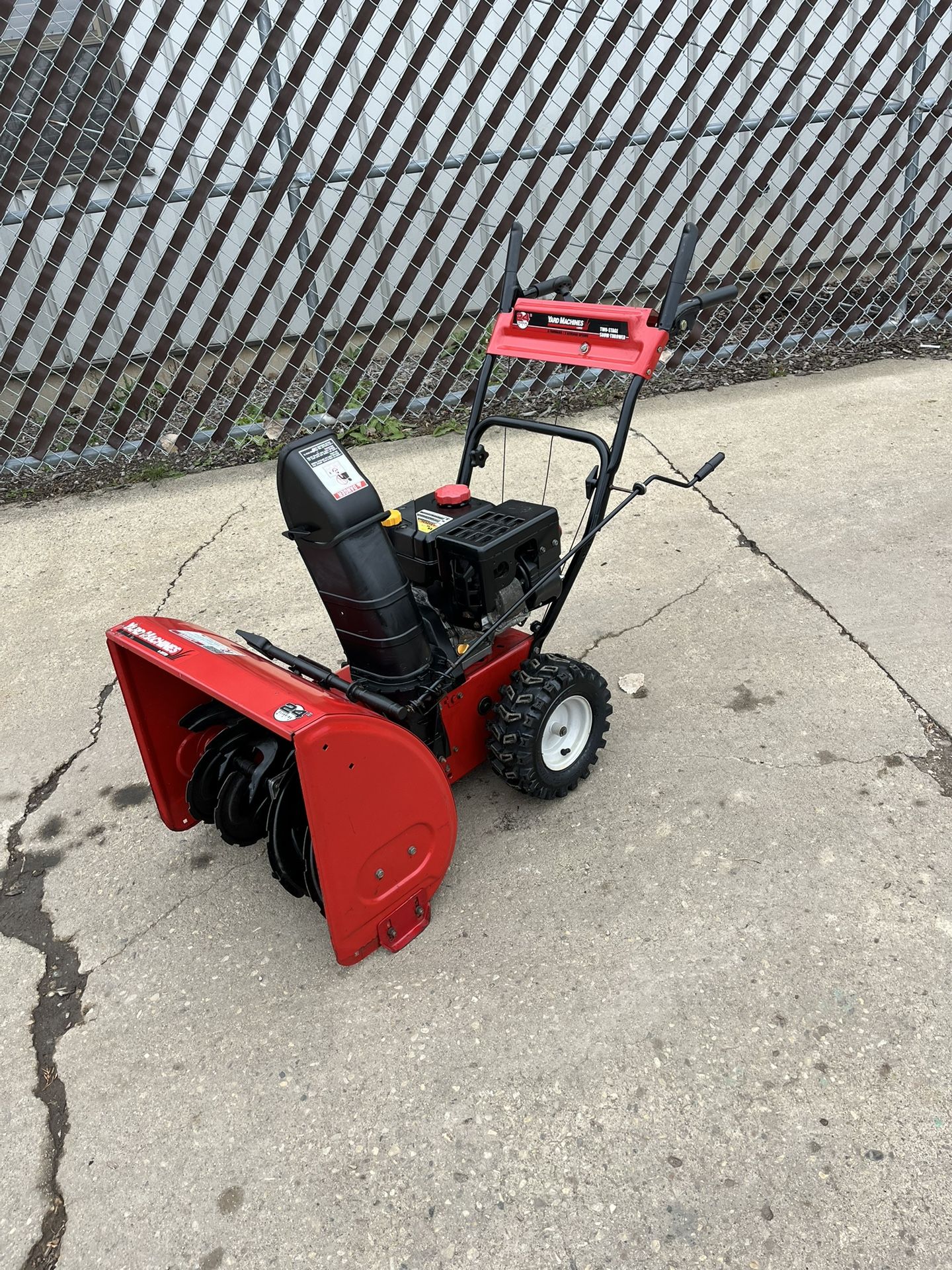 For sale a yard machine snow blower.24 inch wide,179cc motor, ,6 speed transmission. It is in good working condition. Cash only.