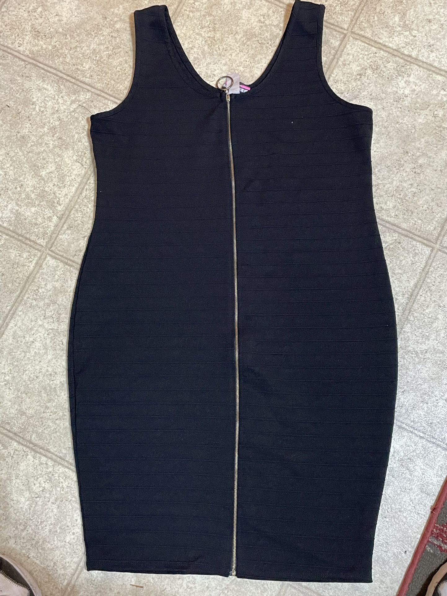 Discreet 2xl Zippered Dress