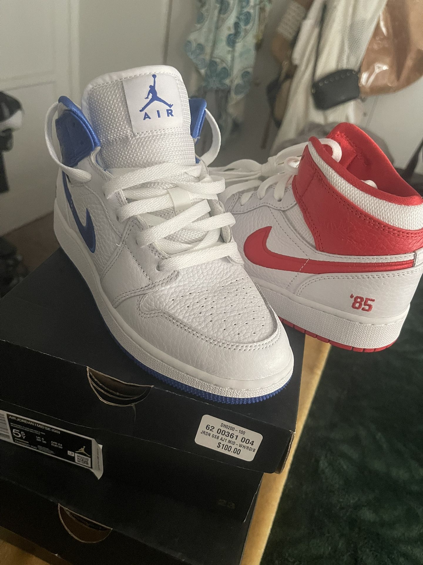 Air Jordan 1 Mid SE $100