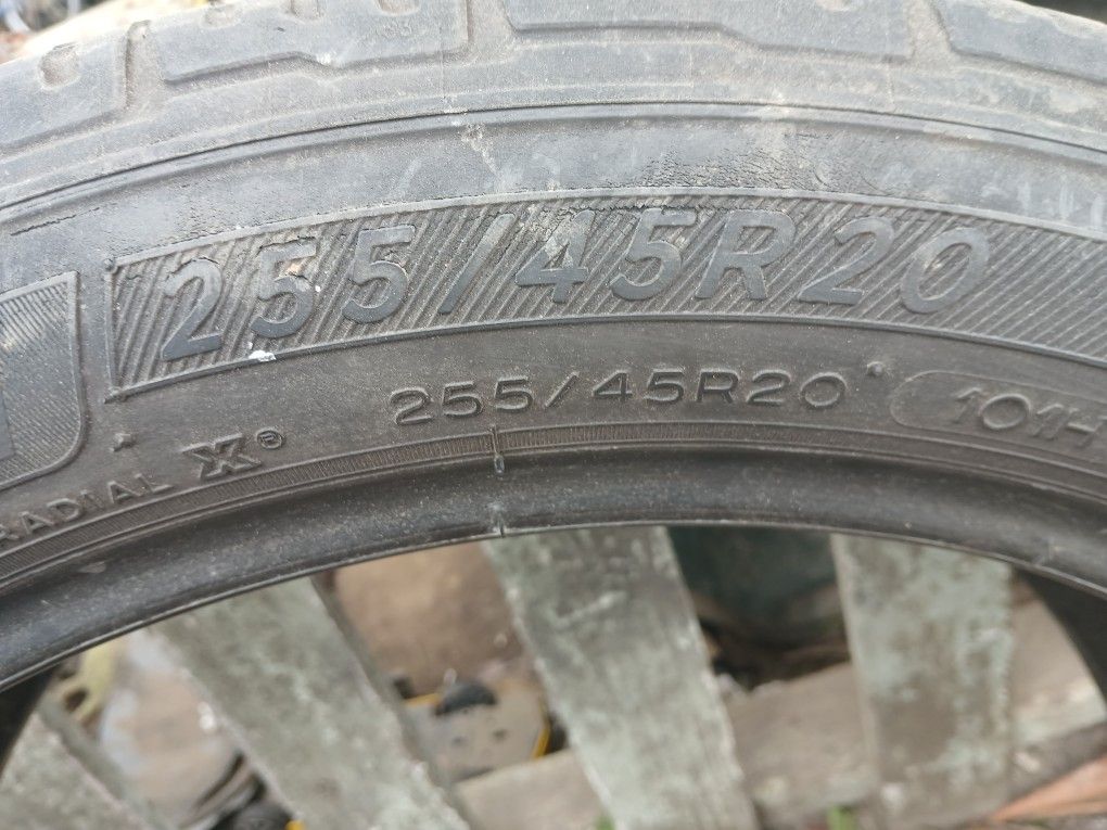 255/45/20
